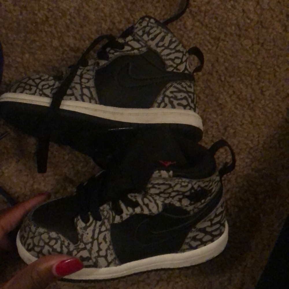 Toddler Jordan 1s - Picture 1 of 1